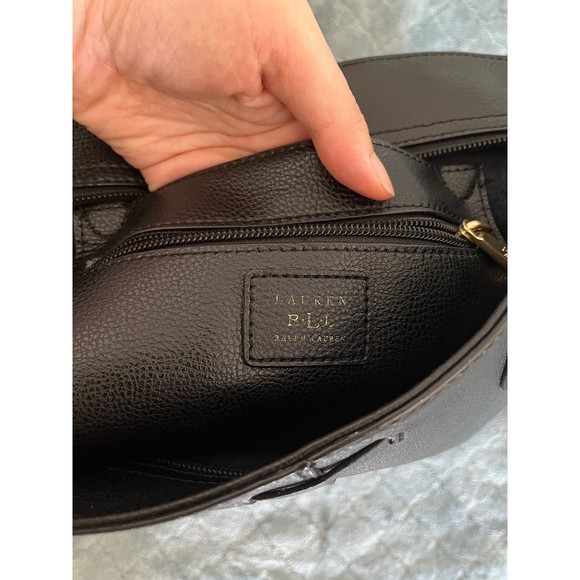 Elegant Black Leather Tote Bag with Gold Chain - Picture 7 of 11